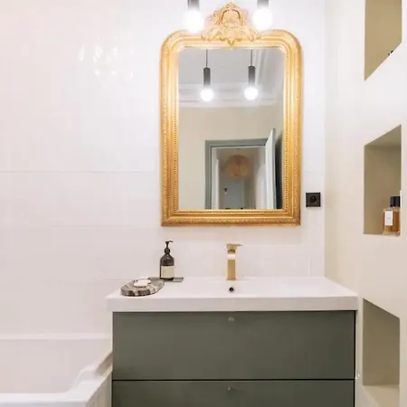Apartment Charming 3bd Apart In The Heart Of Paris