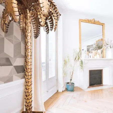 Charming 3bd Apart In The Heart Of Apartment *