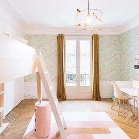 Charming 3bd Apart In The Heart Of Apartment Paris